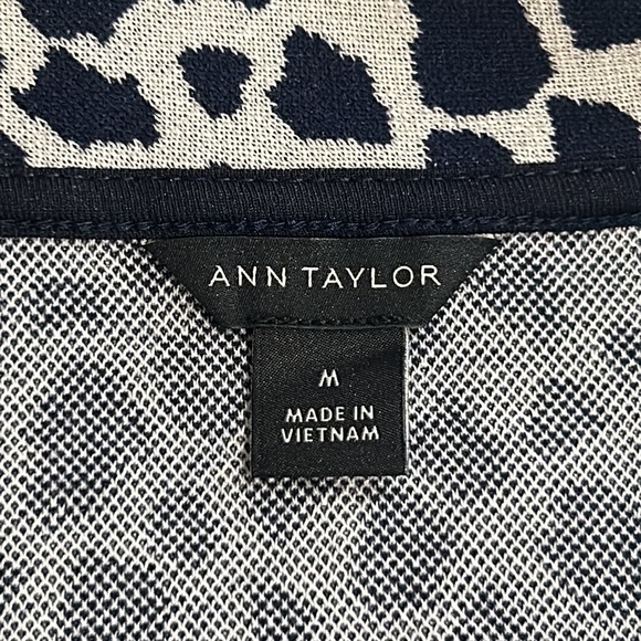 Ann Taylor, Tan & Black Animal Print, Mock Turtleneck, 3/4 Sleeve Top, Medium - Picture 5 of 8